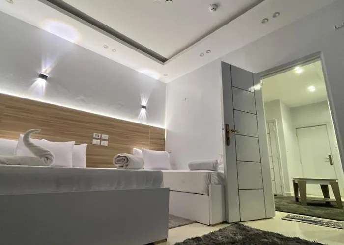 Triple Garden Studios And Apartments