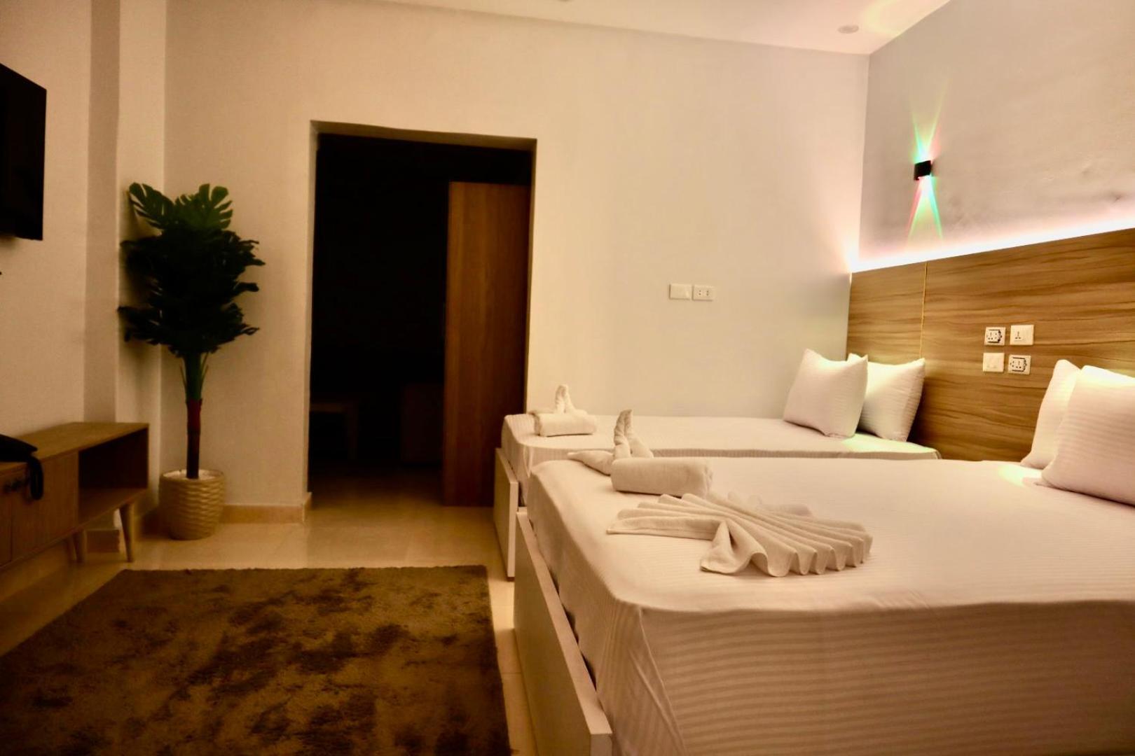 Triple Garden Apartment *