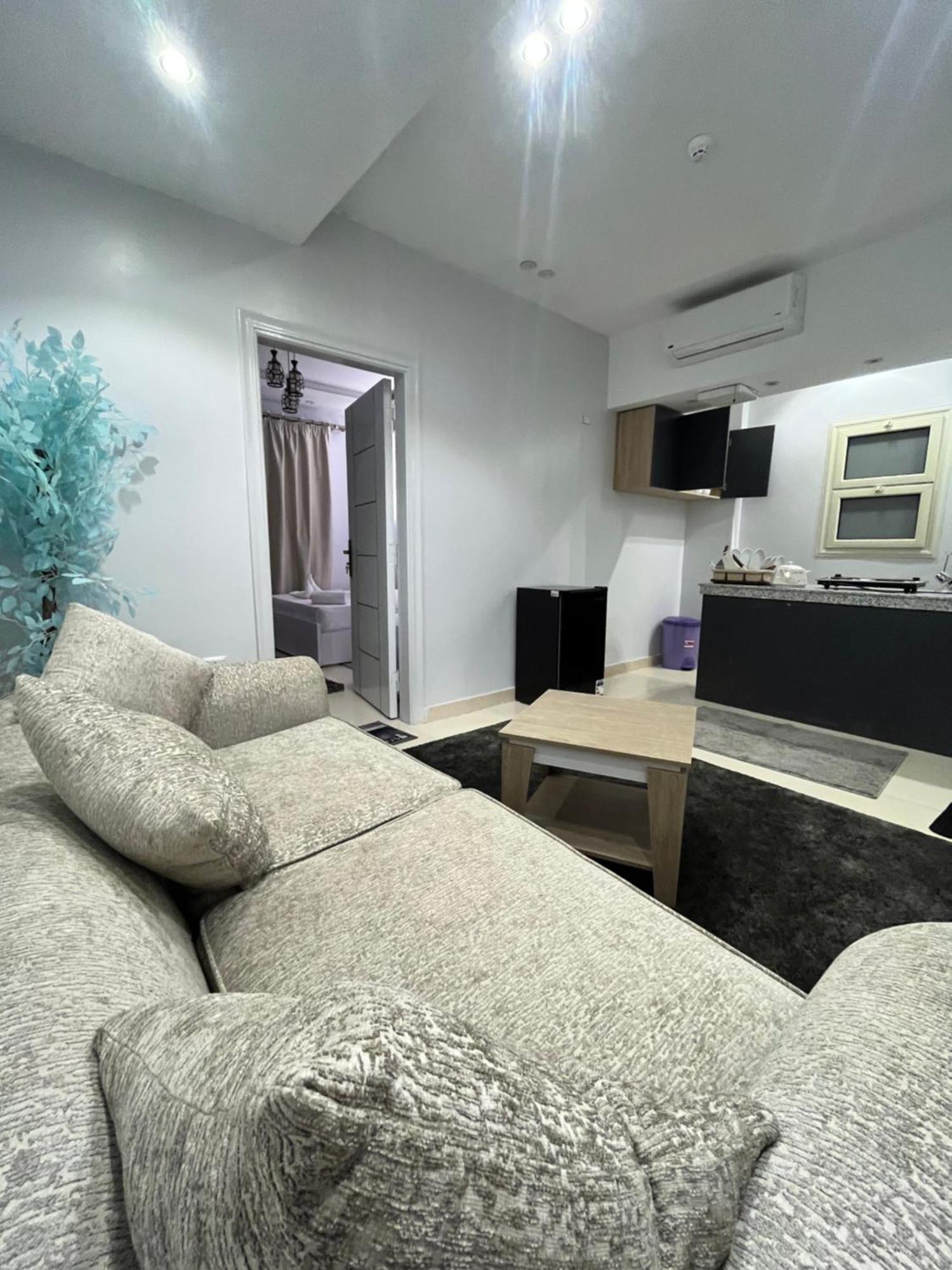 Triple Garden Apartment *
