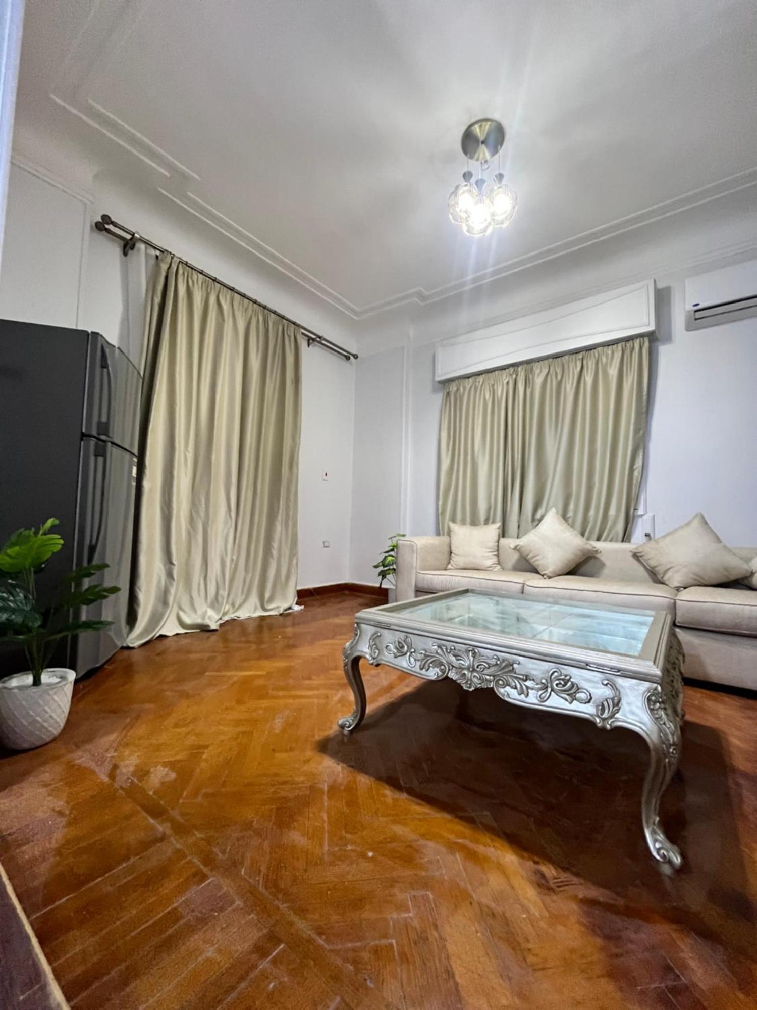 Triple Garden Apartment *
