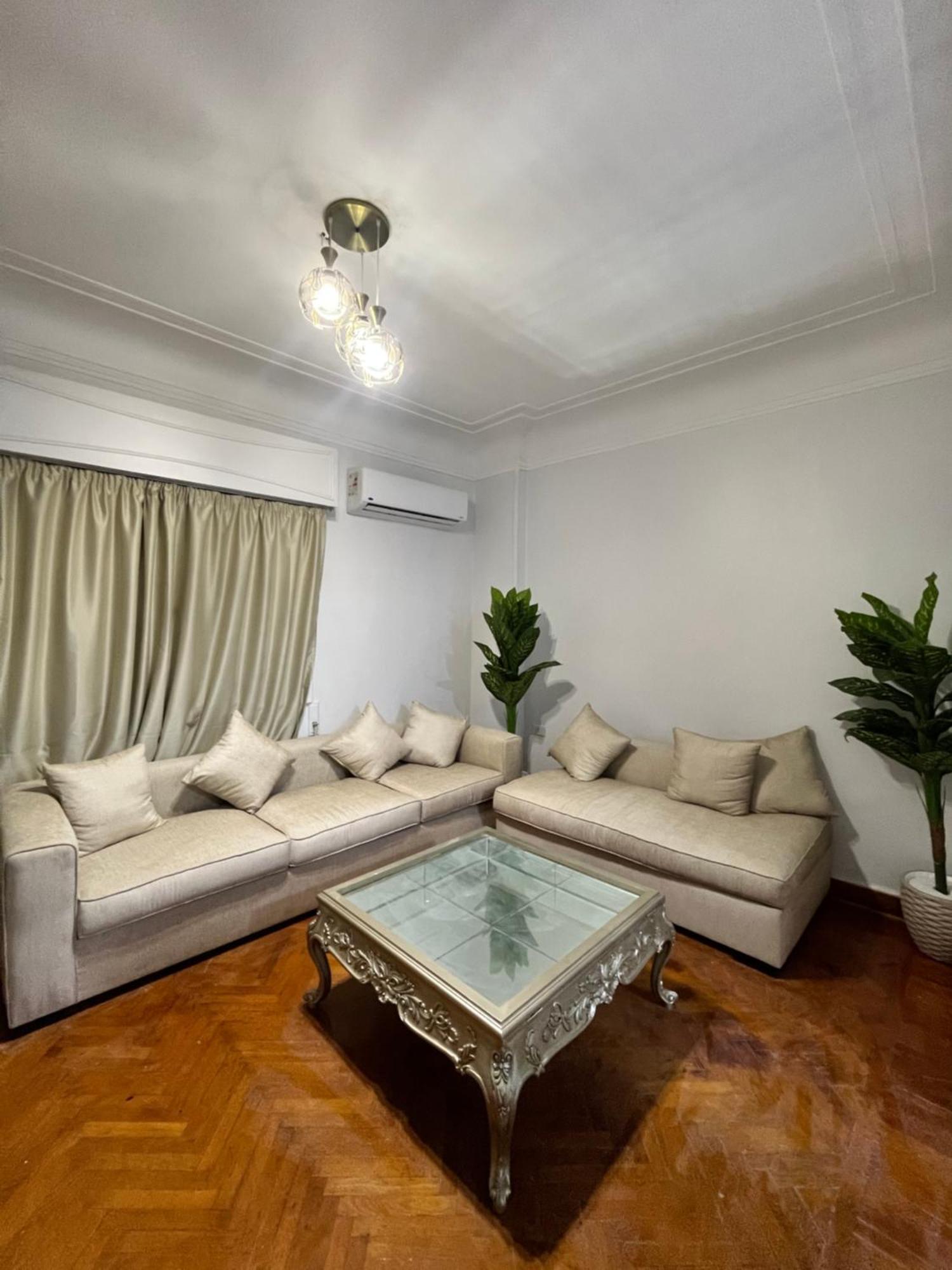 Triple Garden Apartment *