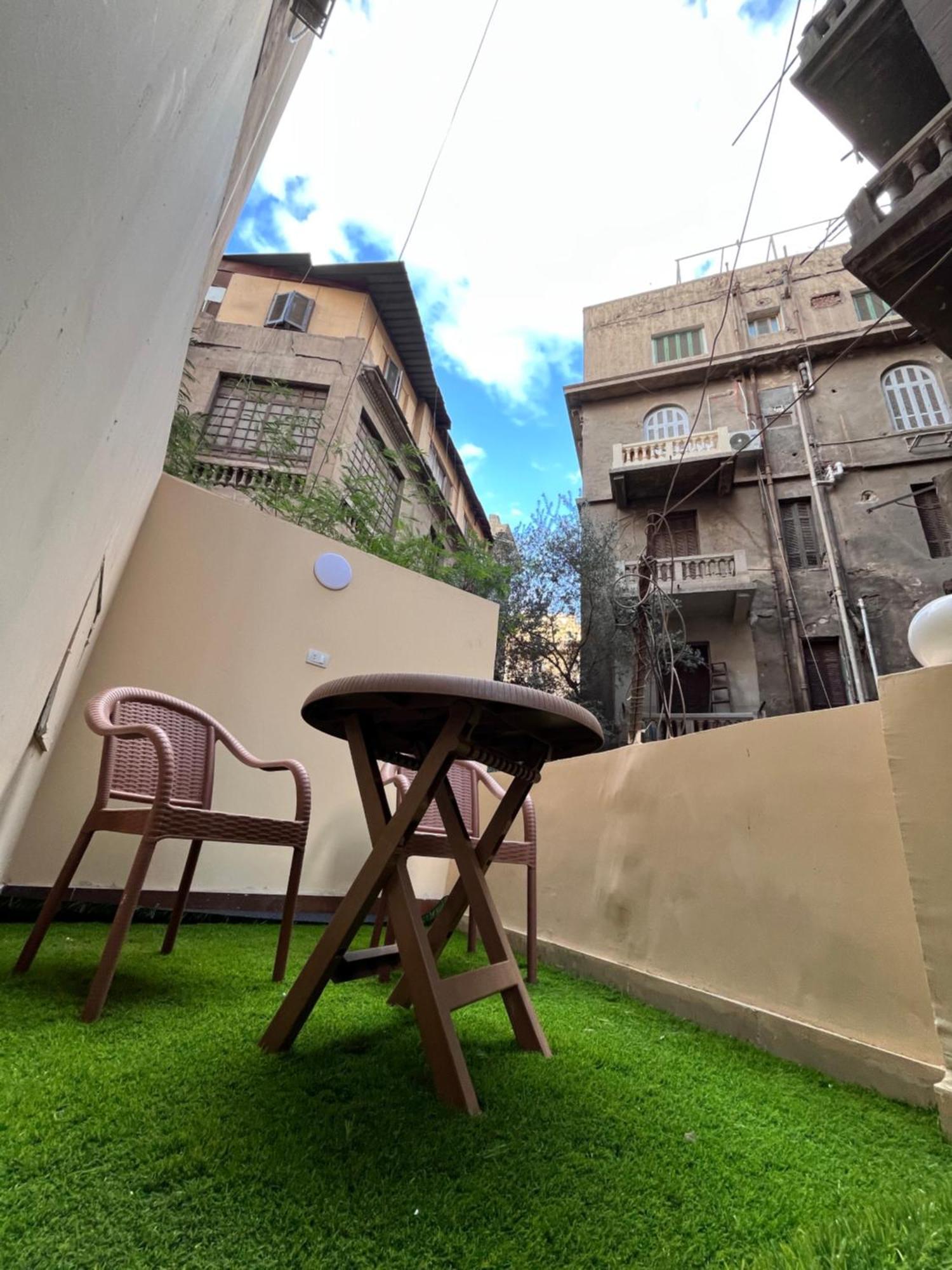 Triple Garden Apartment *
